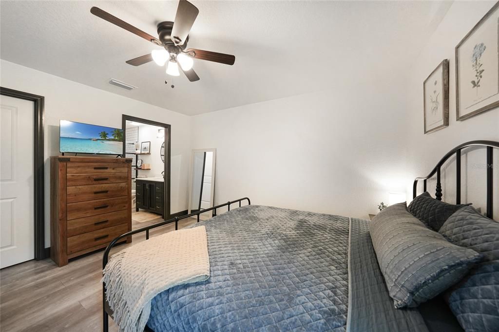 For Sale: $399,000 (3 beds, 2 baths, 1376 Square Feet)