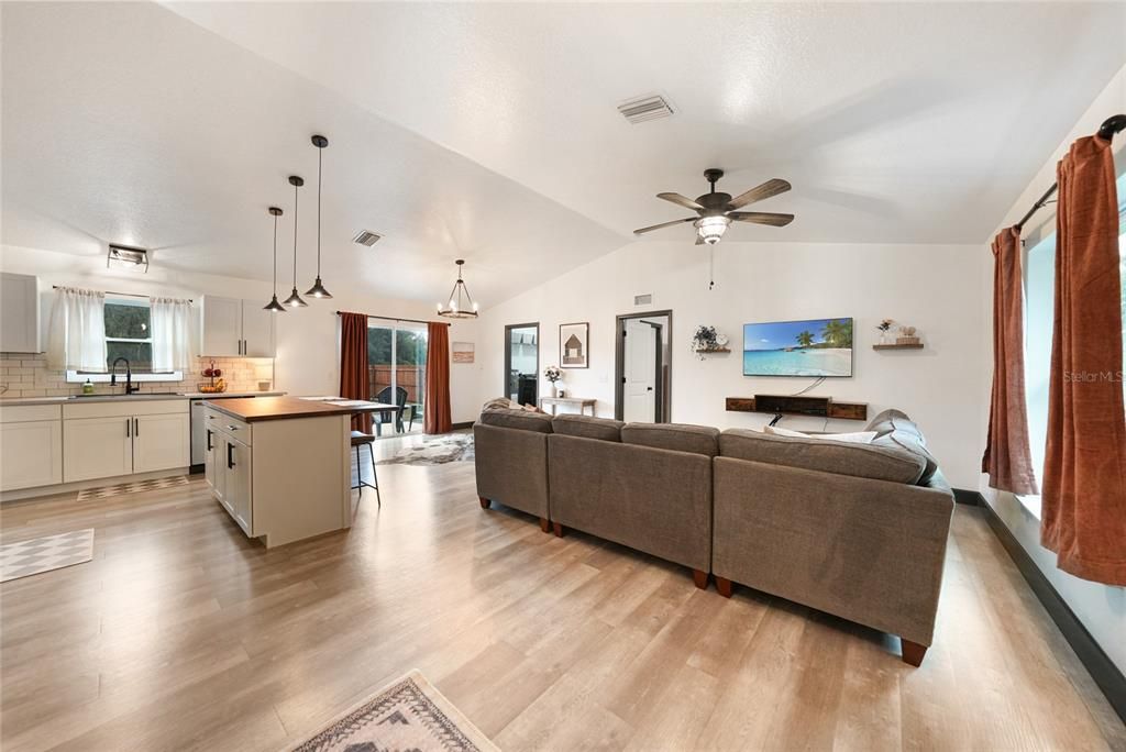 For Sale: $399,000 (3 beds, 2 baths, 1376 Square Feet)