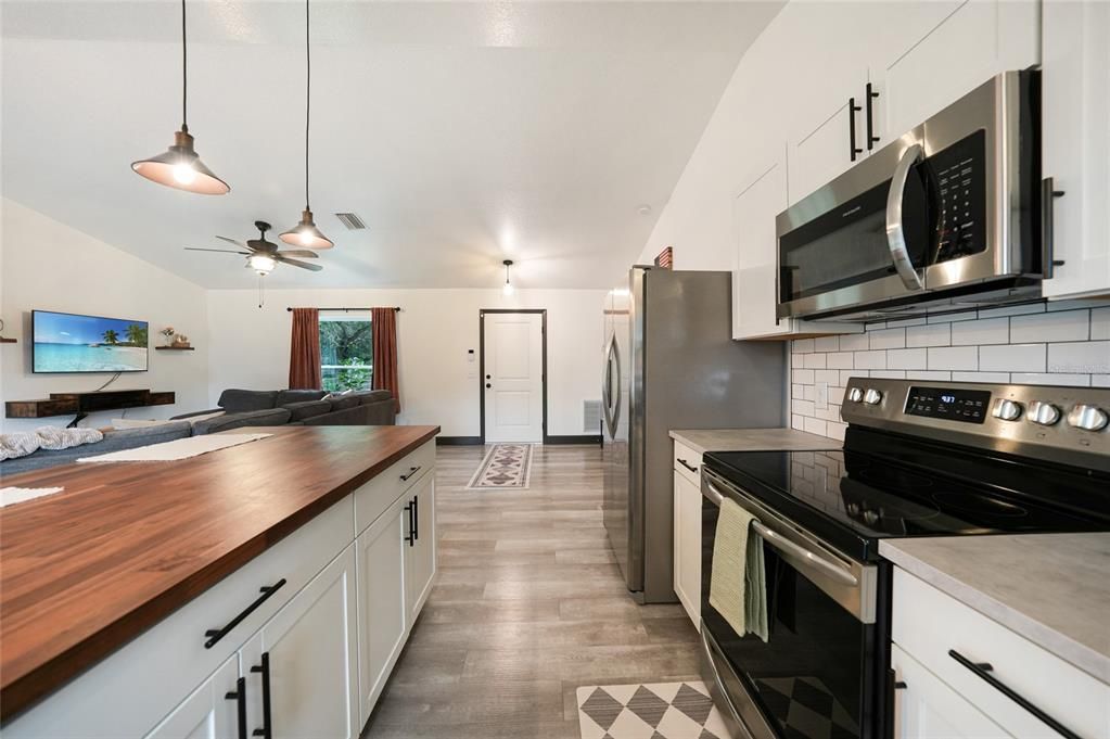 For Sale: $399,000 (3 beds, 2 baths, 1376 Square Feet)