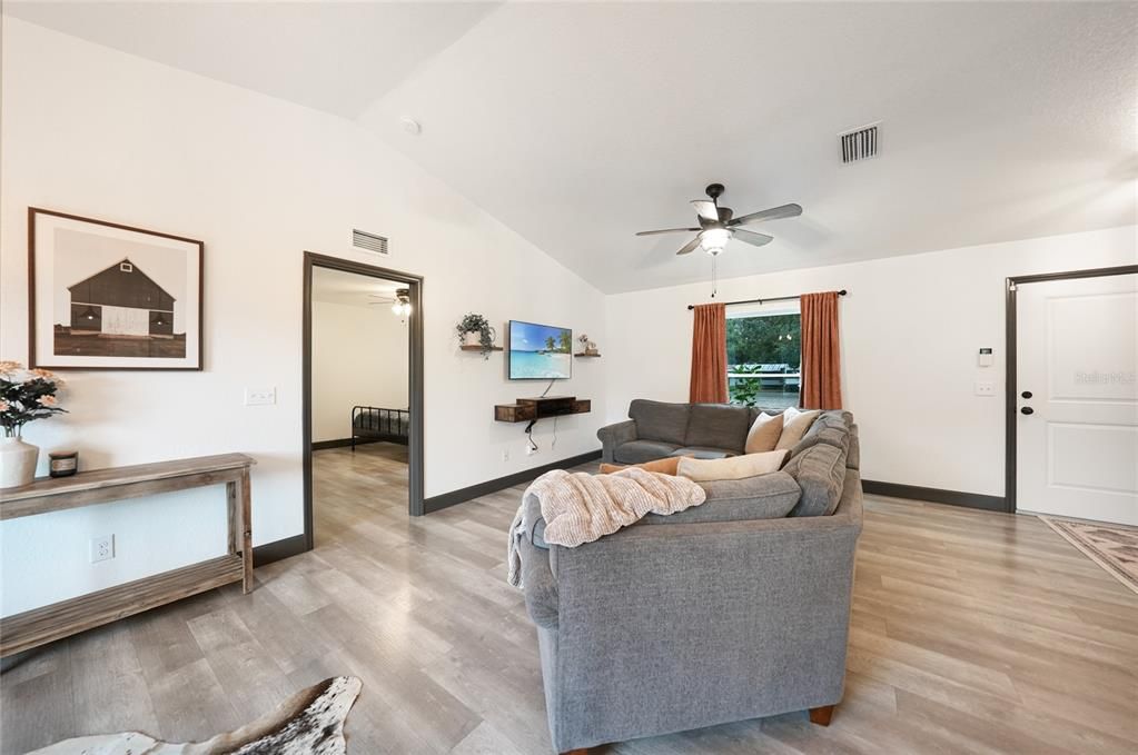 For Sale: $399,000 (3 beds, 2 baths, 1376 Square Feet)