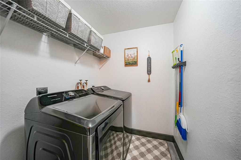 For Sale: $399,000 (3 beds, 2 baths, 1376 Square Feet)