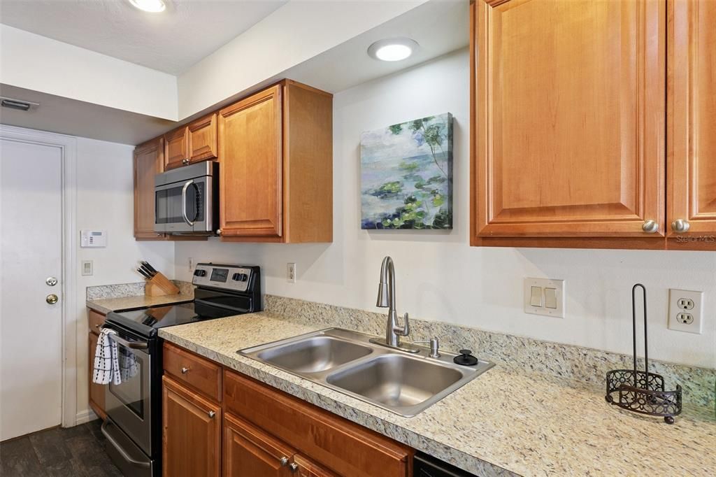 For Sale: $740,000 (4 beds, 3 baths, 1924 Square Feet)