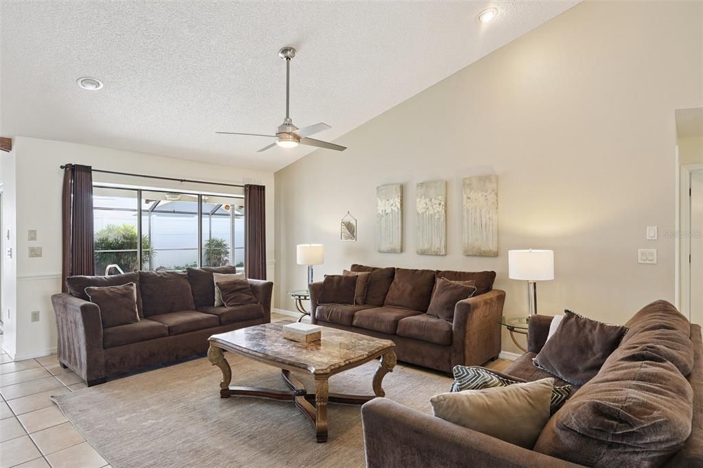 For Sale: $740,000 (4 beds, 3 baths, 1924 Square Feet)