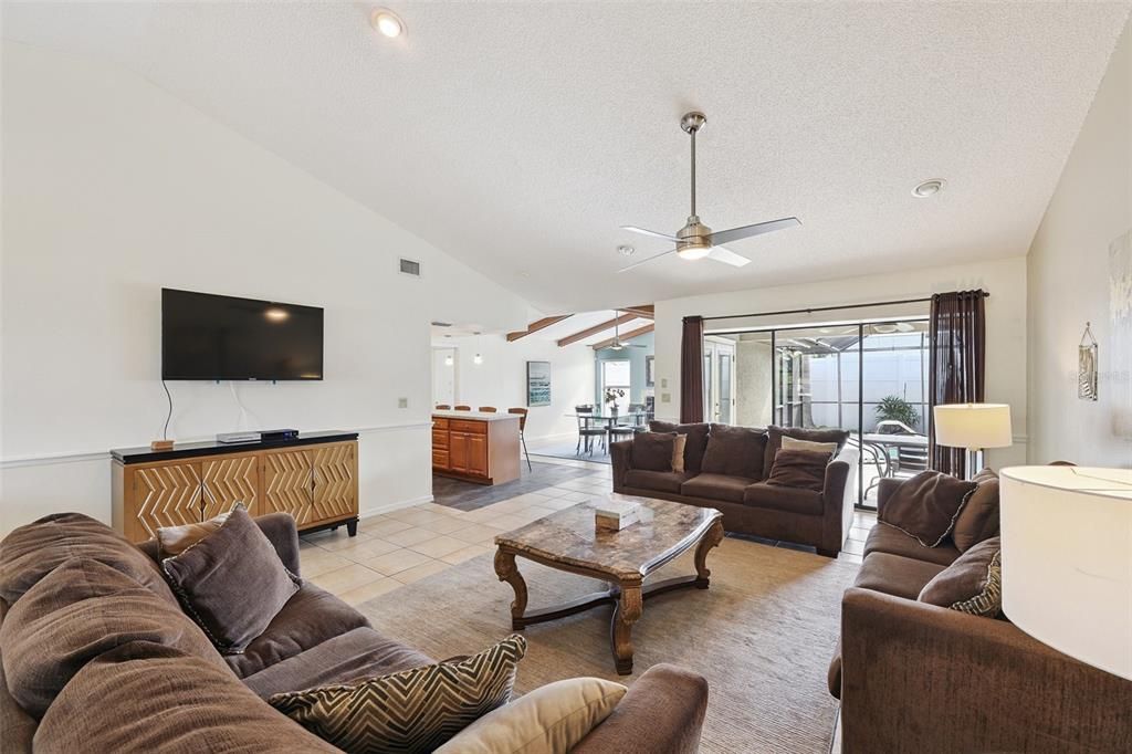 For Sale: $740,000 (4 beds, 3 baths, 1924 Square Feet)