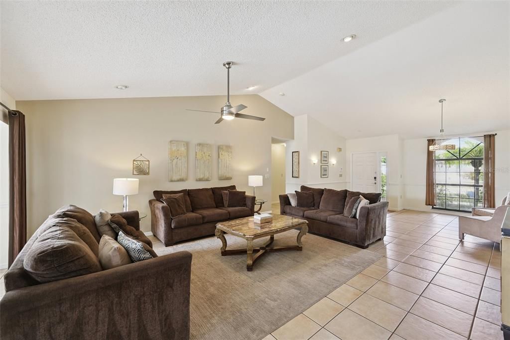 For Sale: $740,000 (4 beds, 3 baths, 1924 Square Feet)