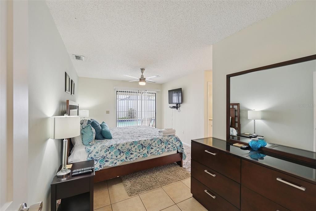 For Sale: $740,000 (4 beds, 3 baths, 1924 Square Feet)