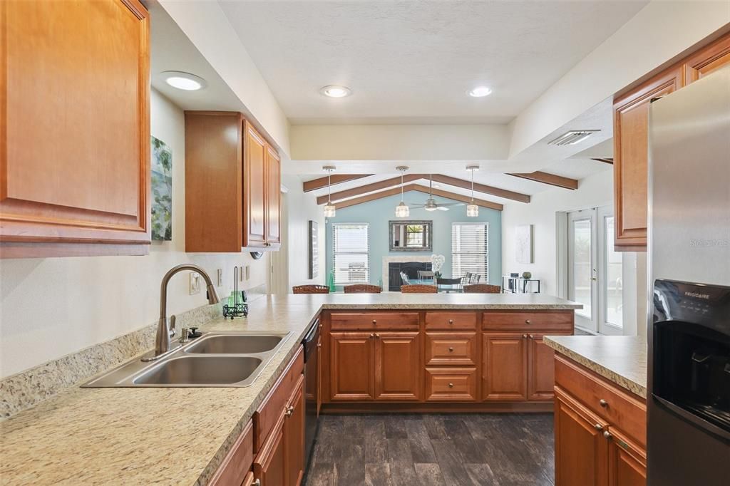 For Sale: $740,000 (4 beds, 3 baths, 1924 Square Feet)