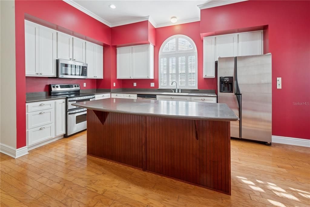 For Sale: $399,900 (4 beds, 2 baths, 2166 Square Feet)