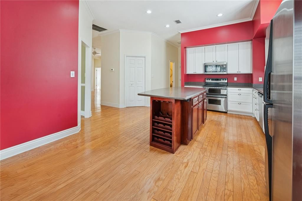 For Sale: $399,900 (4 beds, 2 baths, 2166 Square Feet)