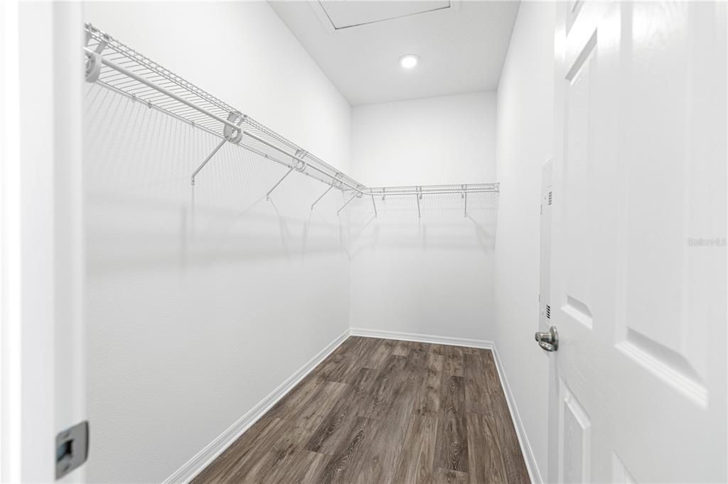 For Sale: $309,900 (3 beds, 2 baths, 1469 Square Feet)