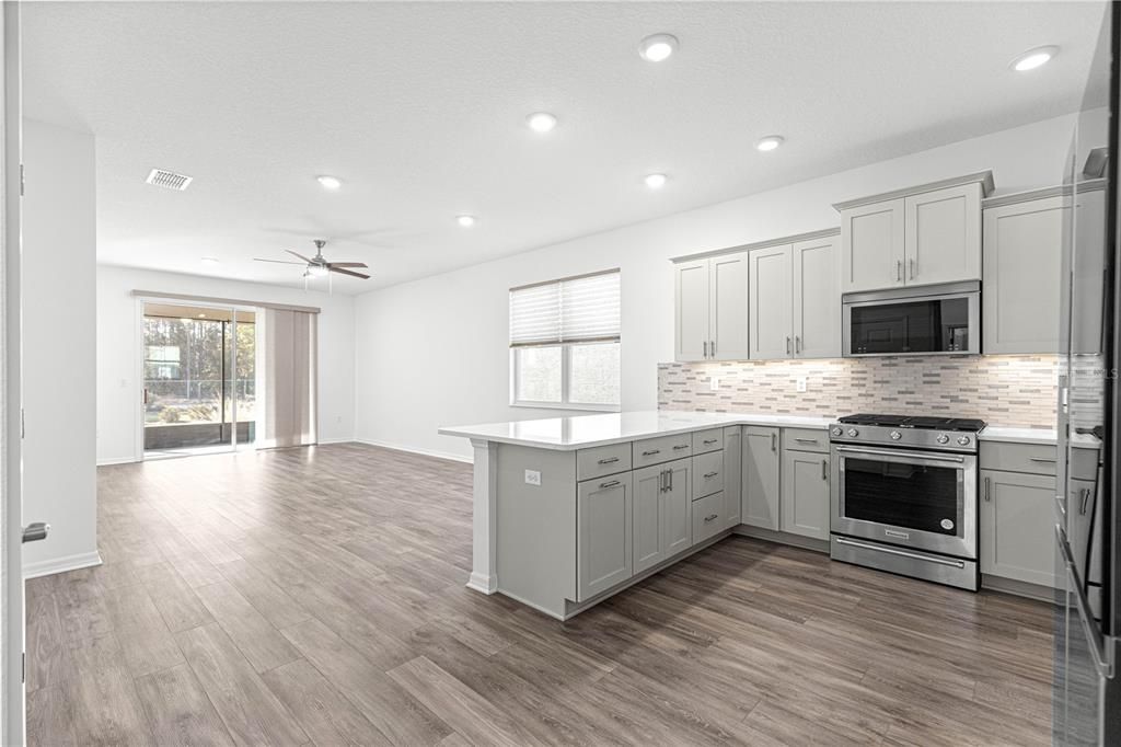 For Sale: $309,900 (3 beds, 2 baths, 1469 Square Feet)