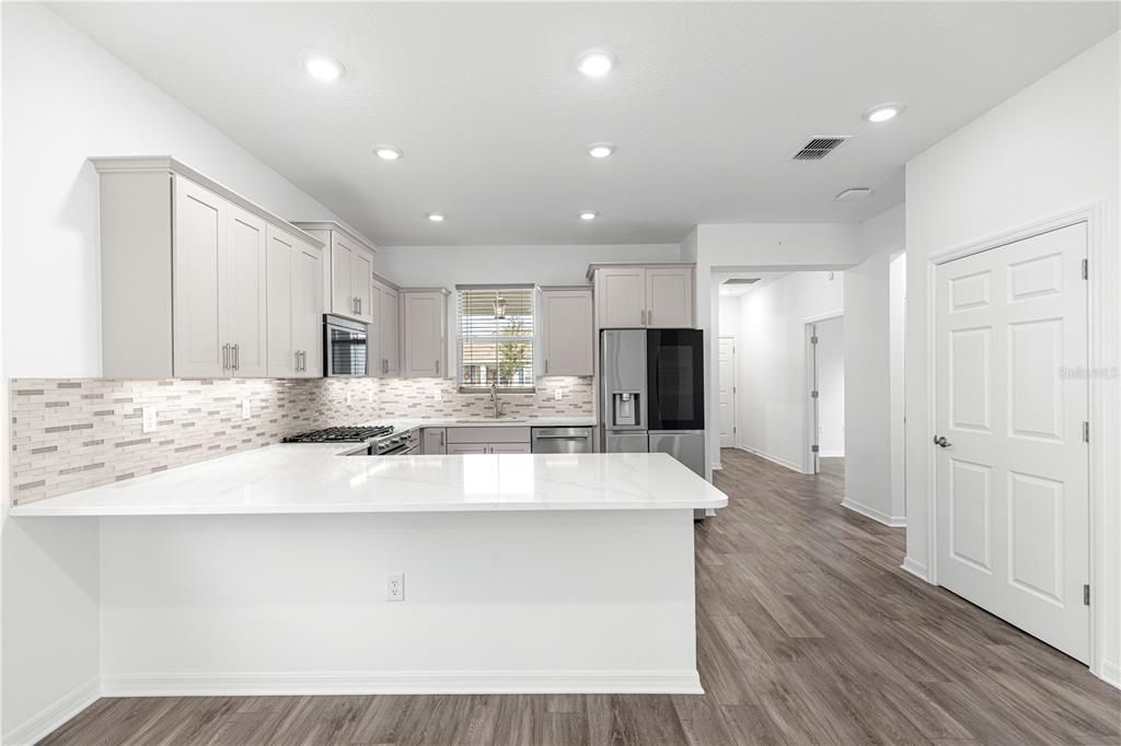 For Sale: $309,900 (3 beds, 2 baths, 1469 Square Feet)