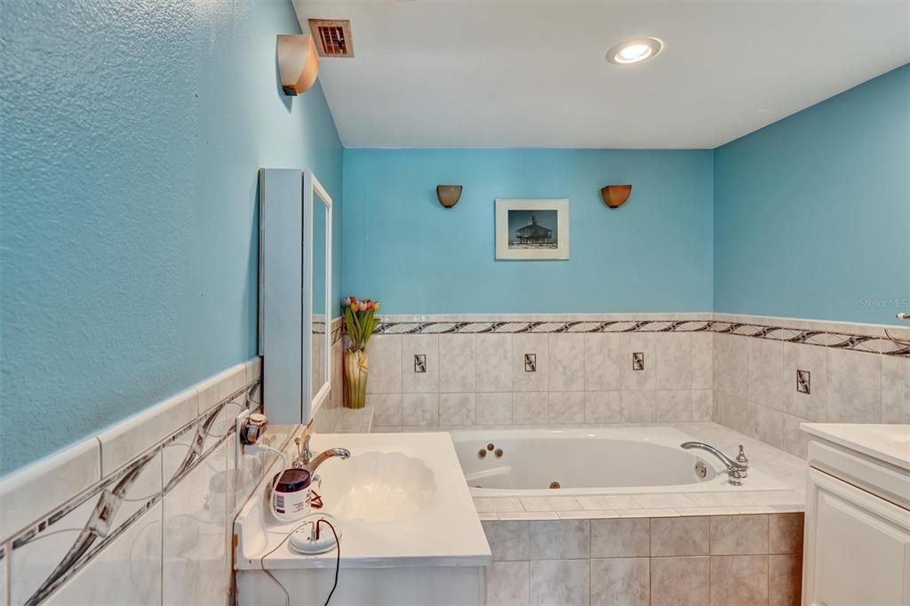 For Sale: $334,900 (3 beds, 2 baths, 1345 Square Feet)