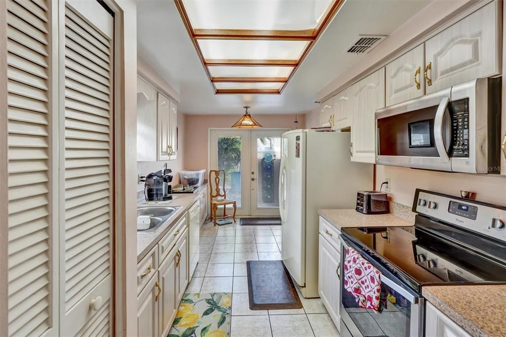 For Sale: $334,900 (3 beds, 2 baths, 1345 Square Feet)