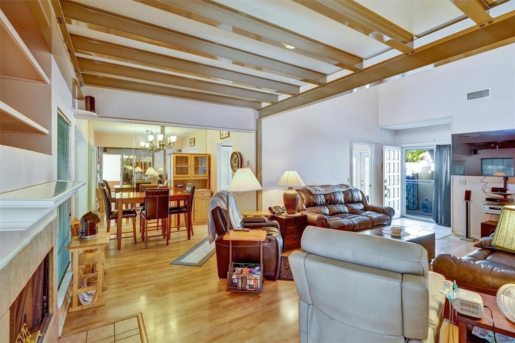 For Sale: $334,900 (3 beds, 2 baths, 1345 Square Feet)