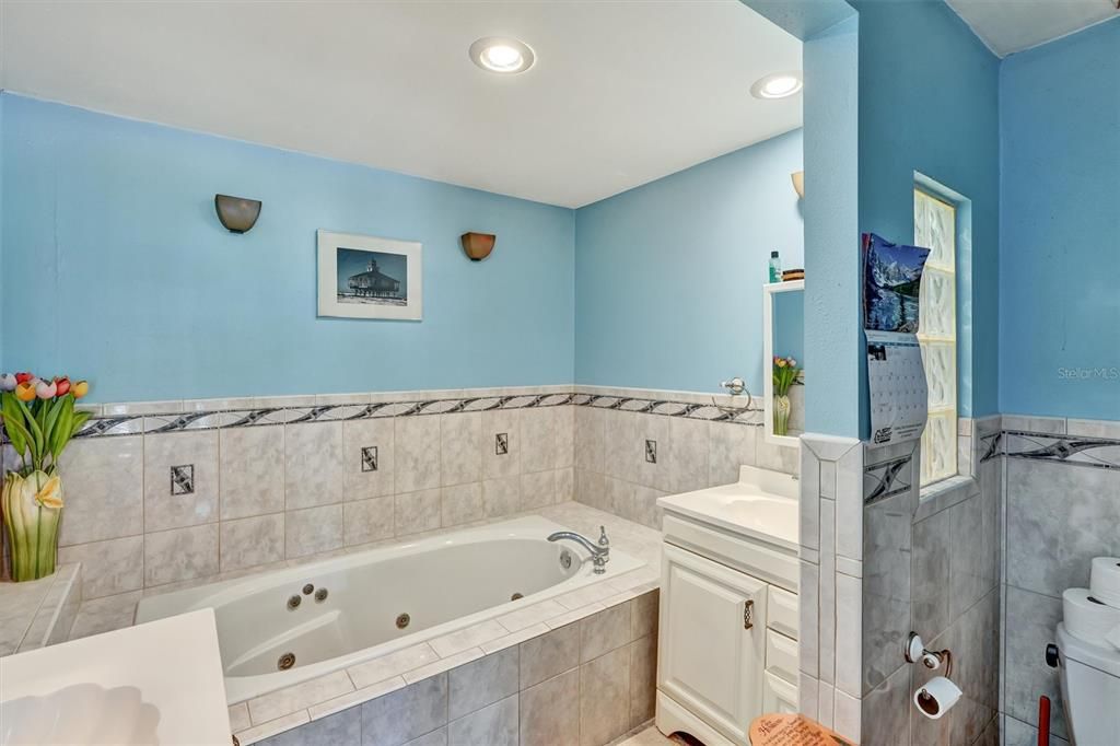 For Sale: $334,900 (3 beds, 2 baths, 1345 Square Feet)