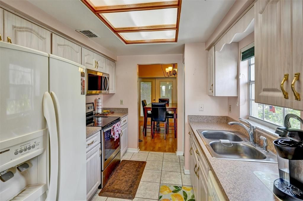 For Sale: $334,900 (3 beds, 2 baths, 1345 Square Feet)