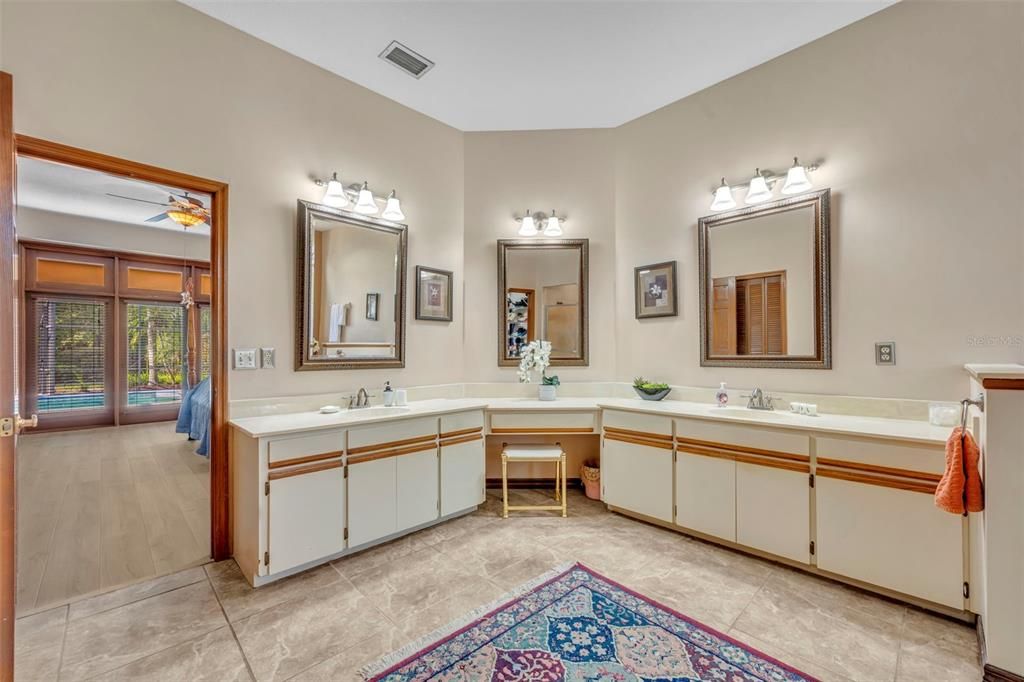 For Sale: $760,000 (4 beds, 3 baths, 2940 Square Feet)