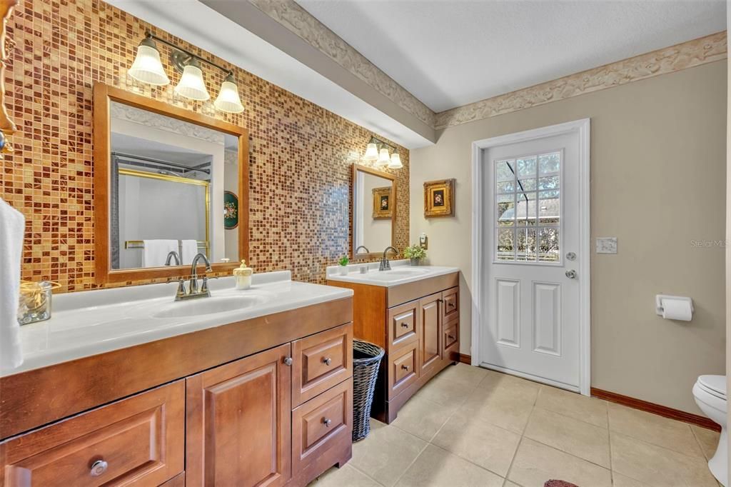 For Sale: $760,000 (4 beds, 3 baths, 2940 Square Feet)