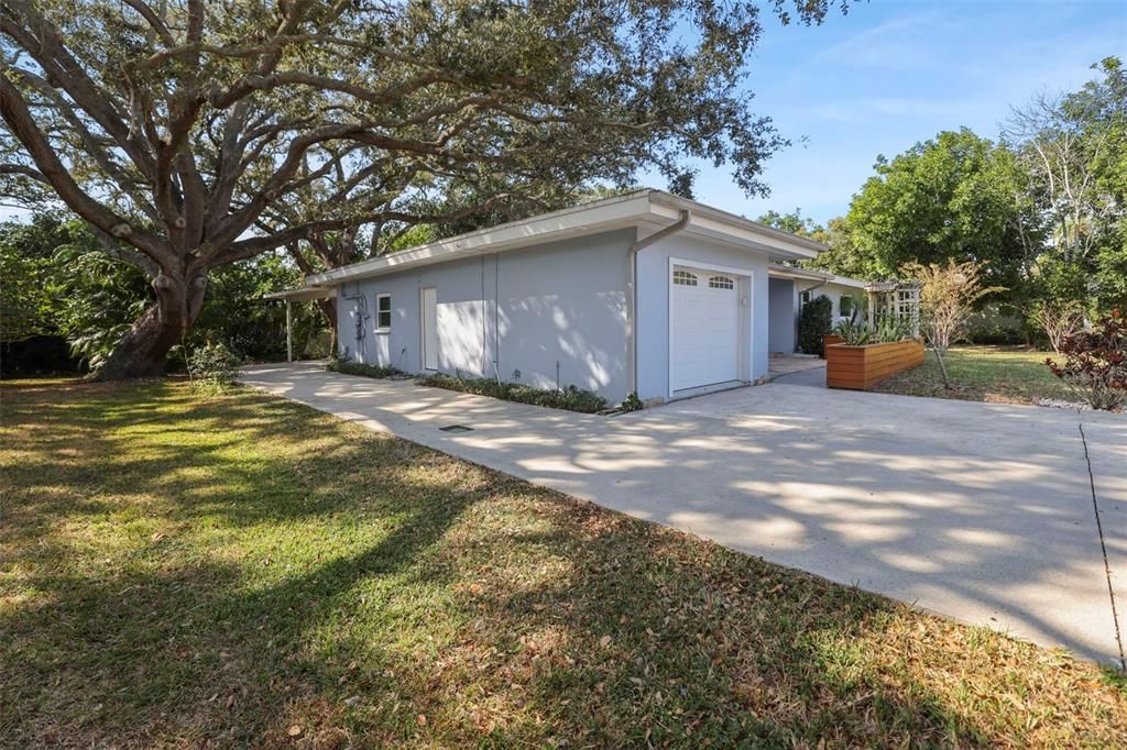 For Sale: $875,000 (3 beds, 2 baths, 1886 Square Feet)