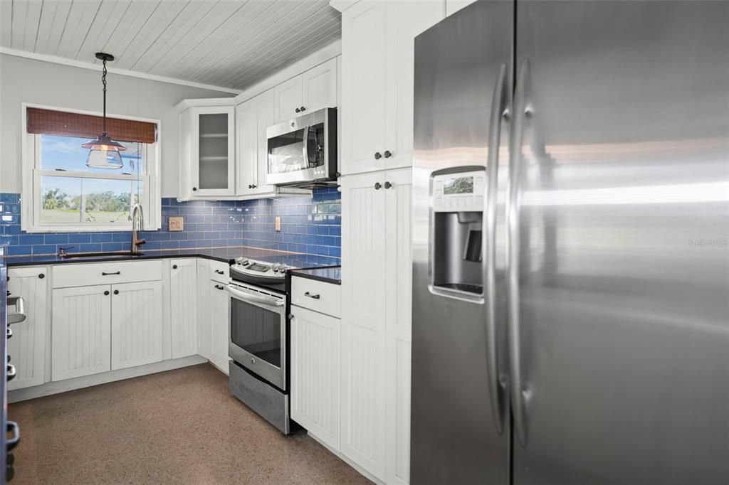 For Sale: $875,000 (3 beds, 2 baths, 1886 Square Feet)