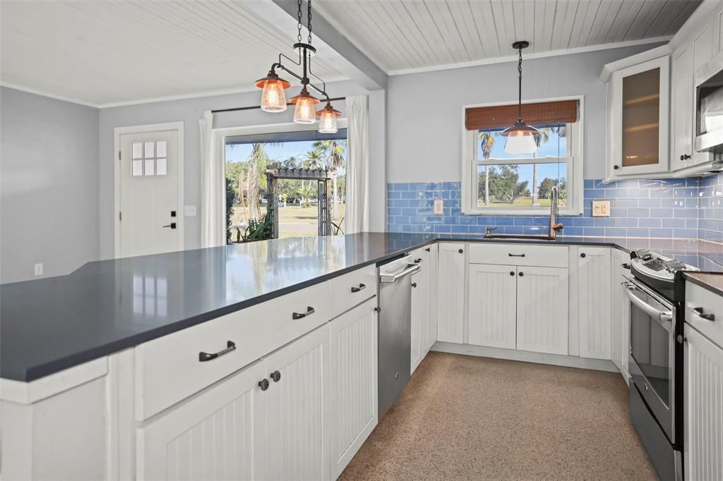 For Sale: $875,000 (3 beds, 2 baths, 1886 Square Feet)