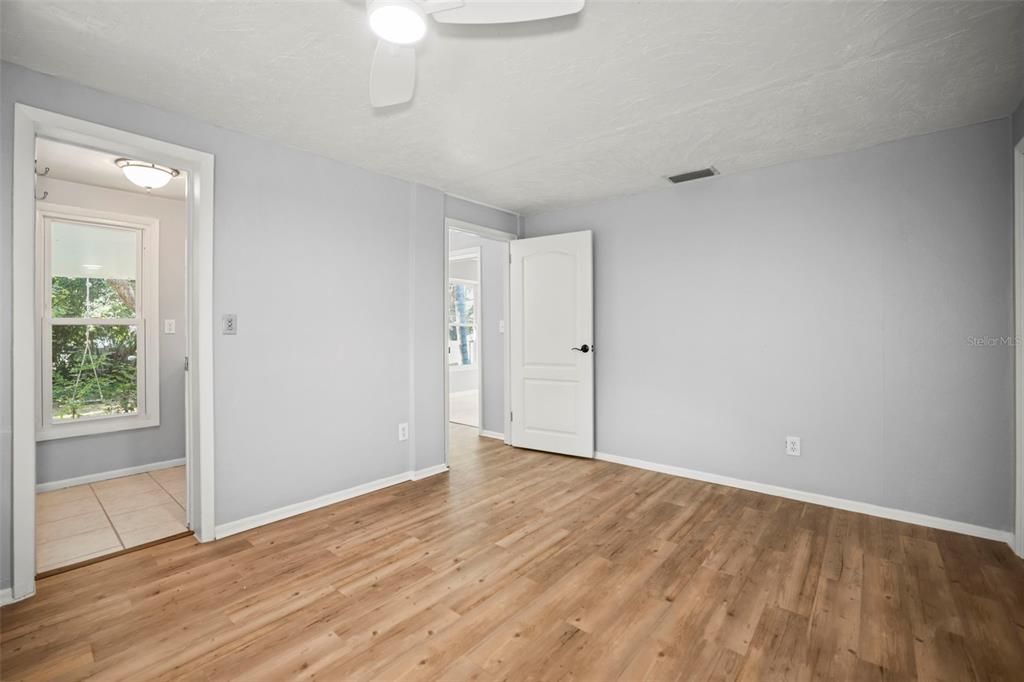 For Sale: $875,000 (3 beds, 2 baths, 1886 Square Feet)