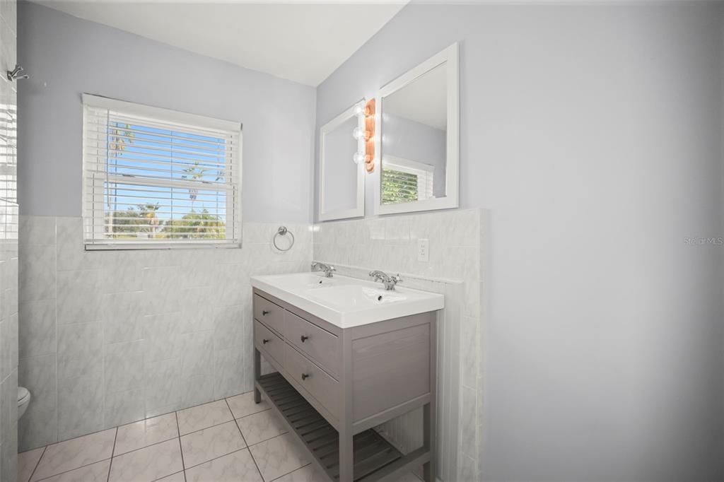 For Sale: $875,000 (3 beds, 2 baths, 1886 Square Feet)