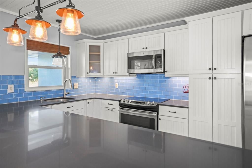 For Sale: $875,000 (3 beds, 2 baths, 1886 Square Feet)