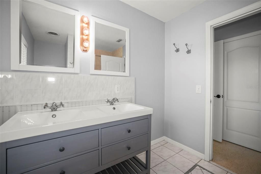 For Sale: $875,000 (3 beds, 2 baths, 1886 Square Feet)