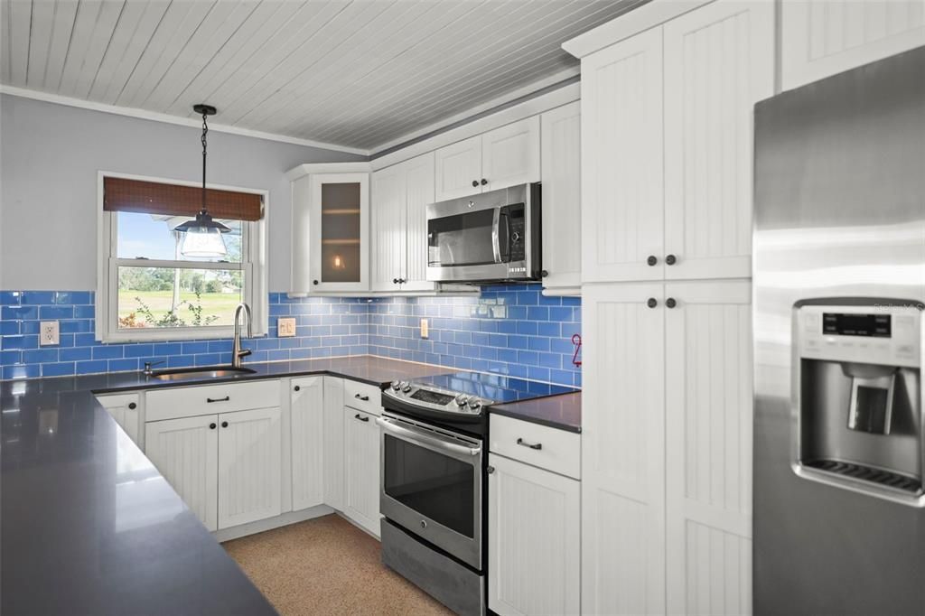 For Sale: $875,000 (3 beds, 2 baths, 1886 Square Feet)