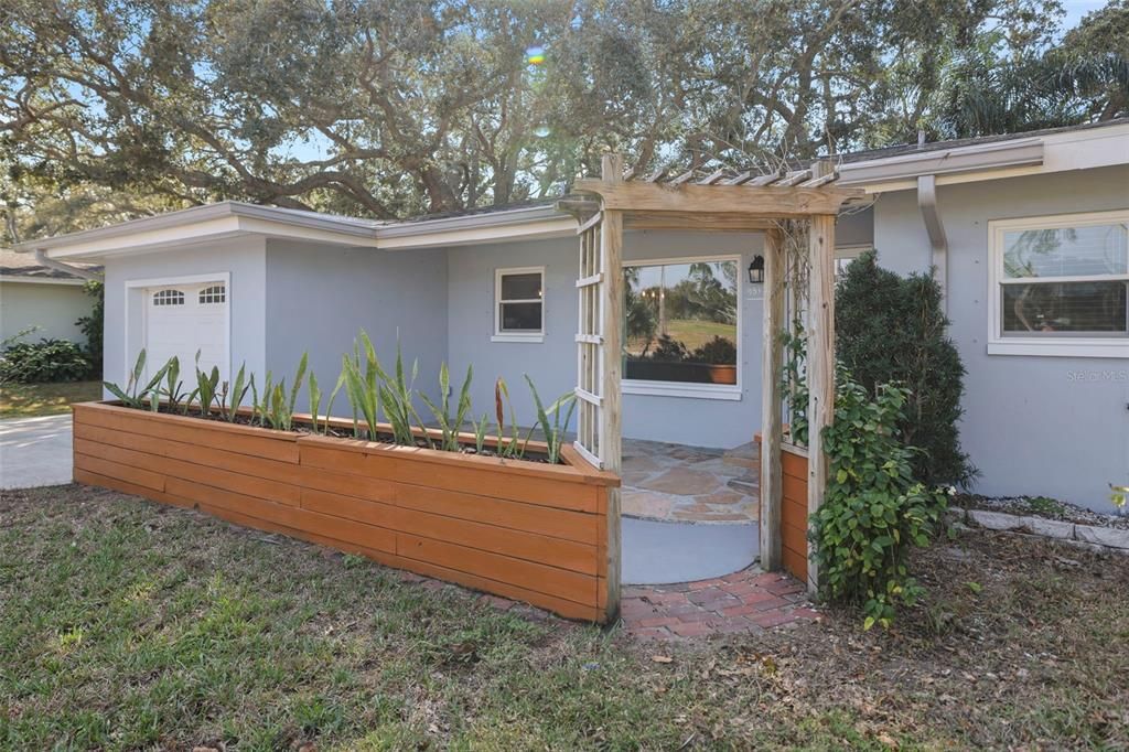 For Sale: $875,000 (3 beds, 2 baths, 1886 Square Feet)