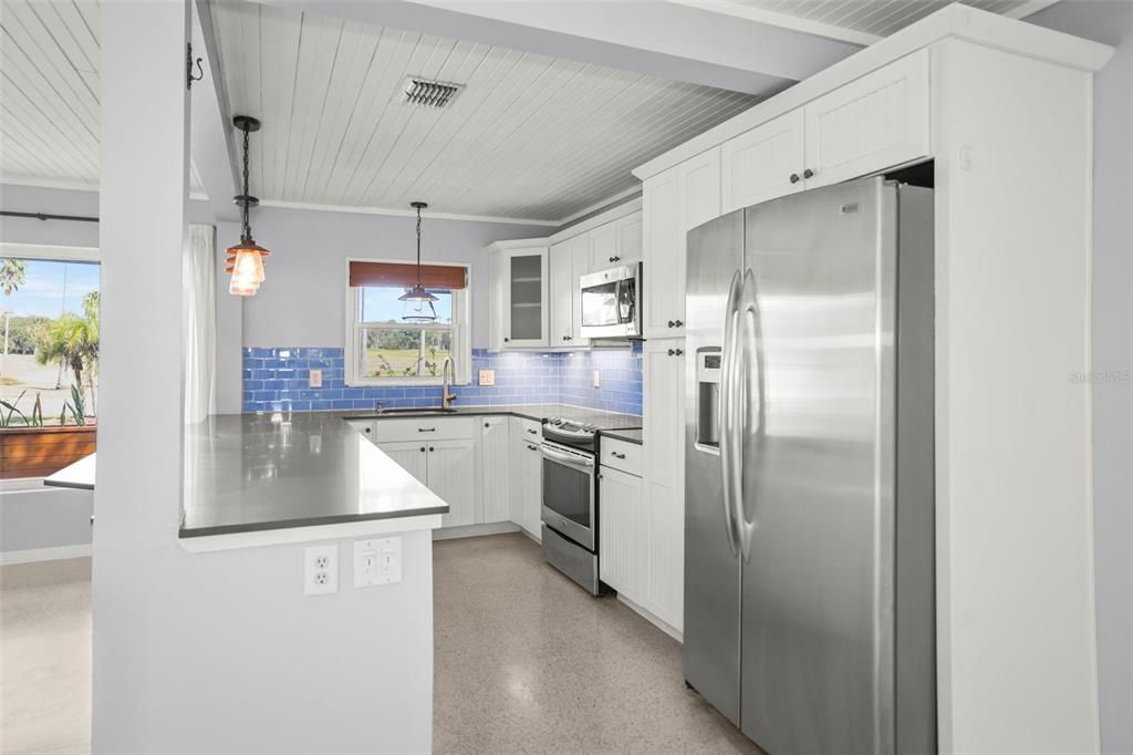 For Sale: $875,000 (3 beds, 2 baths, 1886 Square Feet)