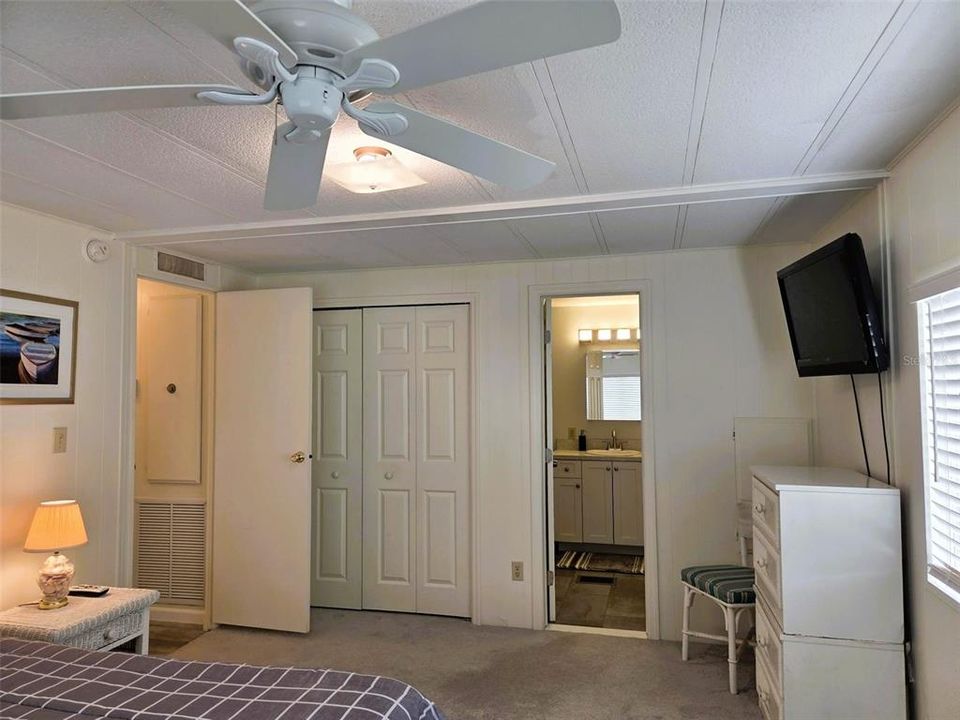 For Sale: $174,900 (2 beds, 2 baths, 960 Square Feet)