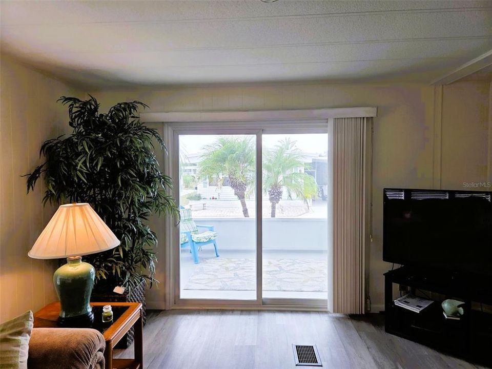 For Sale: $174,900 (2 beds, 2 baths, 960 Square Feet)