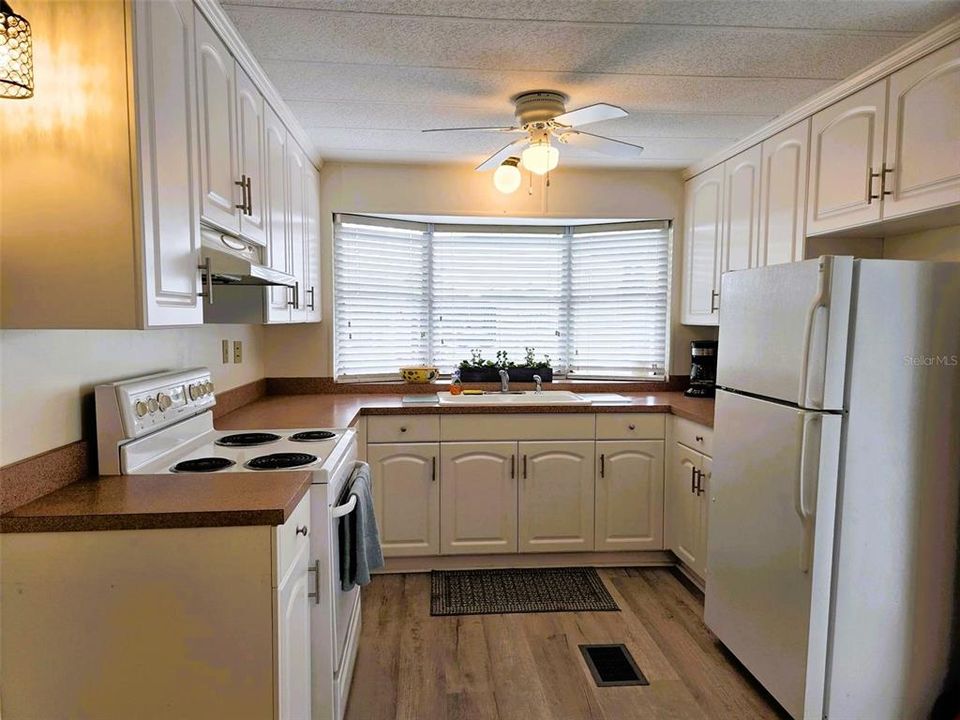 For Sale: $174,900 (2 beds, 2 baths, 960 Square Feet)