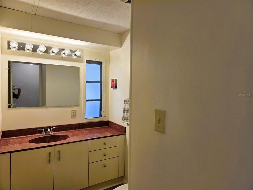 For Sale: $174,900 (2 beds, 2 baths, 960 Square Feet)