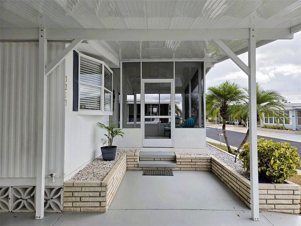 For Sale: $174,900 (2 beds, 2 baths, 960 Square Feet)