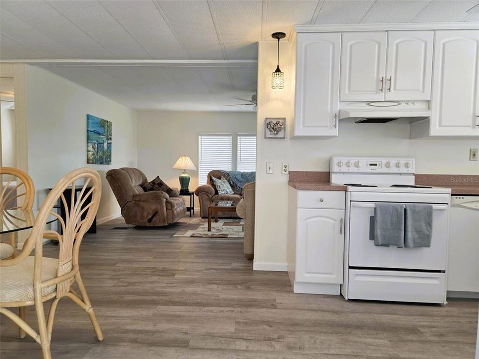 For Sale: $174,900 (2 beds, 2 baths, 960 Square Feet)