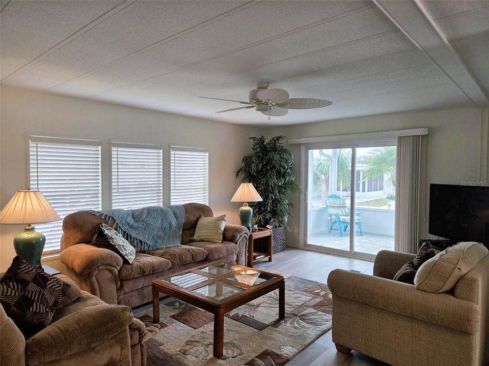 For Sale: $174,900 (2 beds, 2 baths, 960 Square Feet)