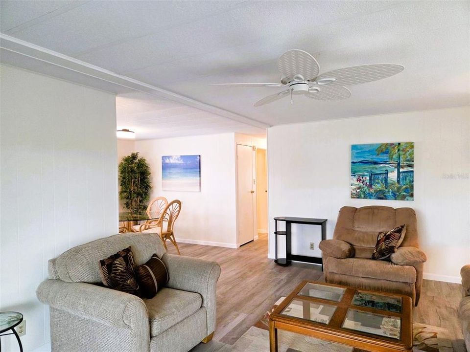 For Sale: $174,900 (2 beds, 2 baths, 960 Square Feet)