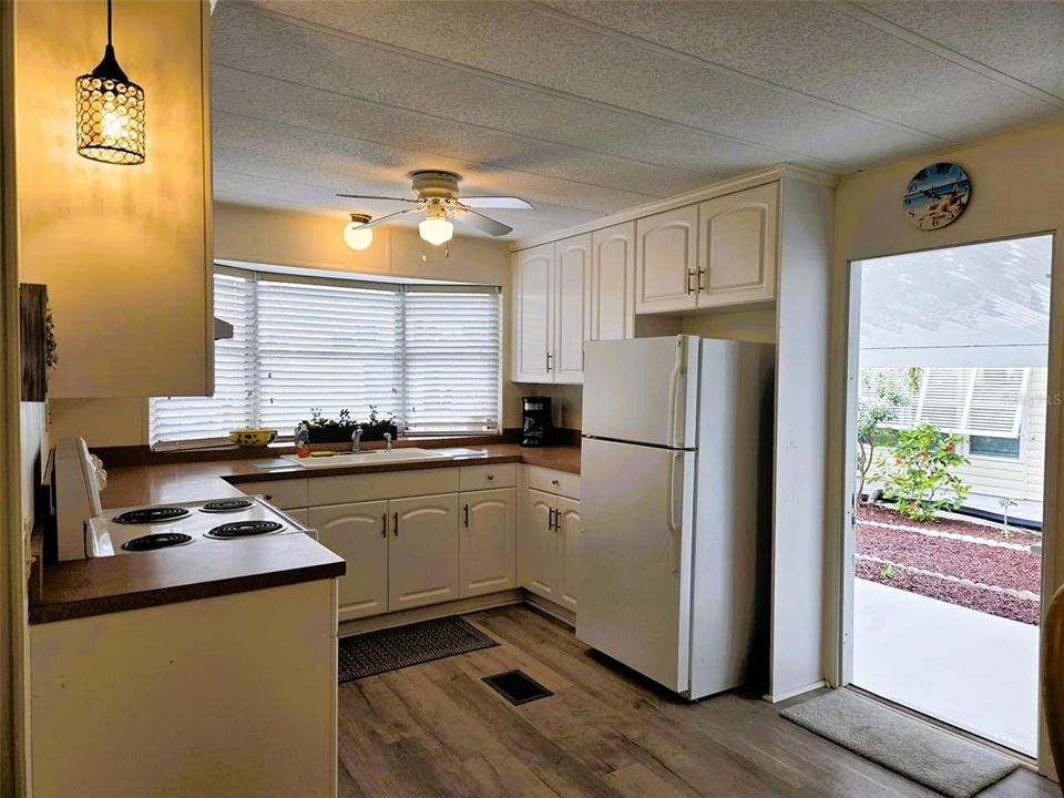 For Sale: $174,900 (2 beds, 2 baths, 960 Square Feet)