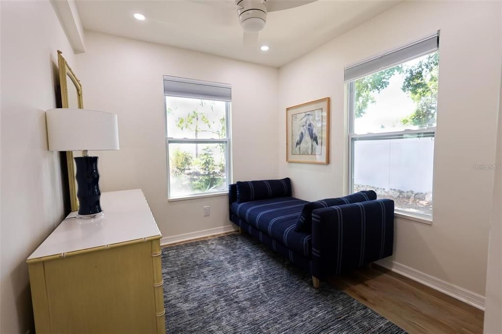 For Sale: $359,900 (3 beds, 1 baths, 768 Square Feet)