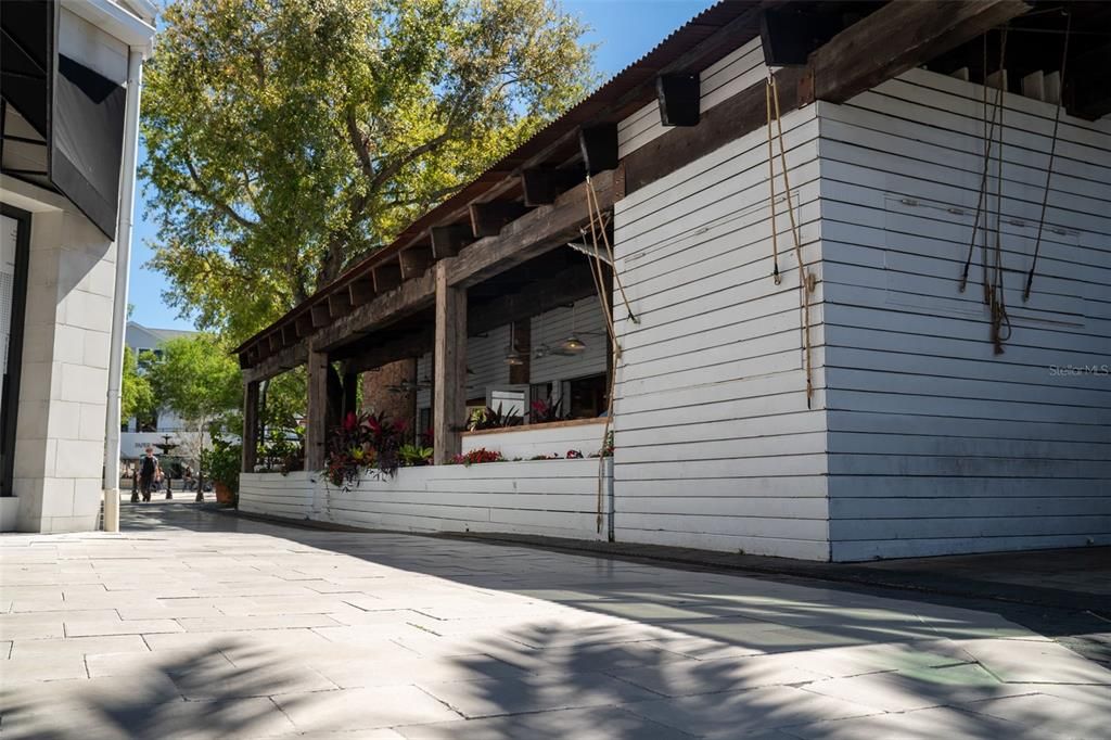 待售: $699,900 (2 贝兹, 2 浴室, 1404 平方英尺)