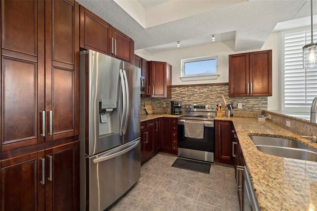 待售: $699,900 (2 贝兹, 2 浴室, 1404 平方英尺)