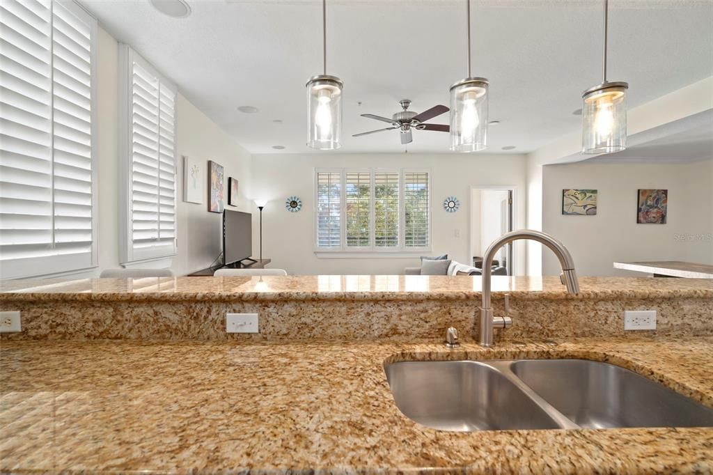 待售: $699,900 (2 贝兹, 2 浴室, 1404 平方英尺)