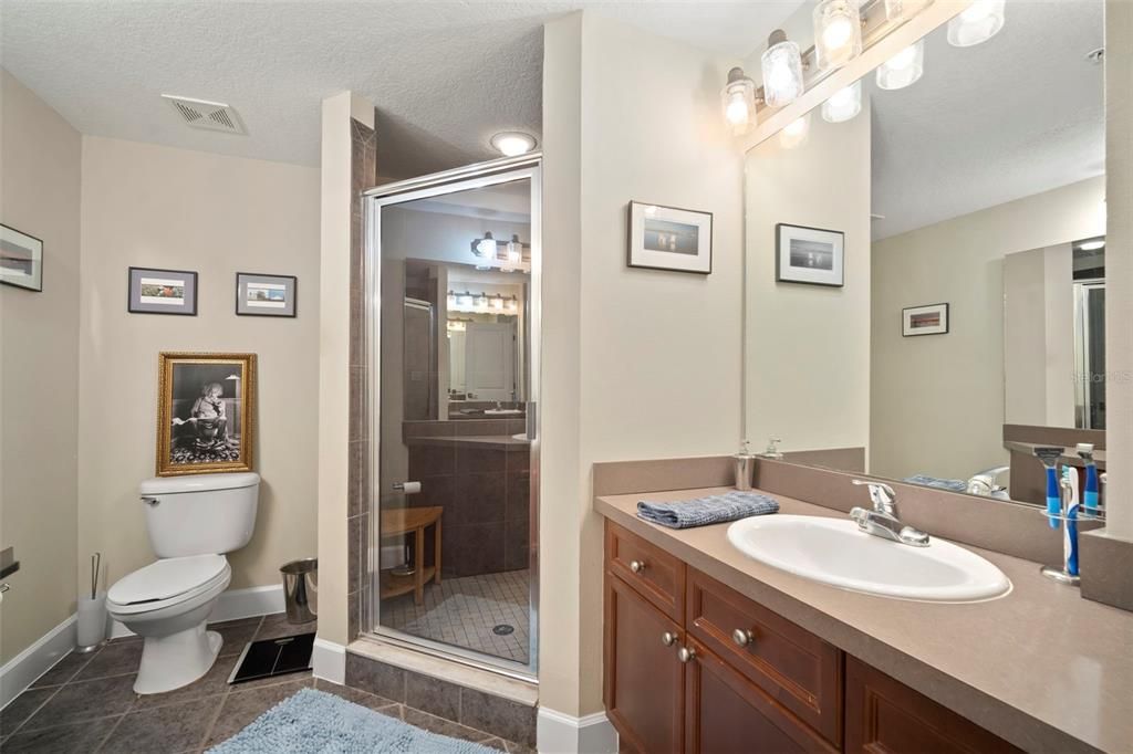 待售: $699,900 (2 贝兹, 2 浴室, 1404 平方英尺)