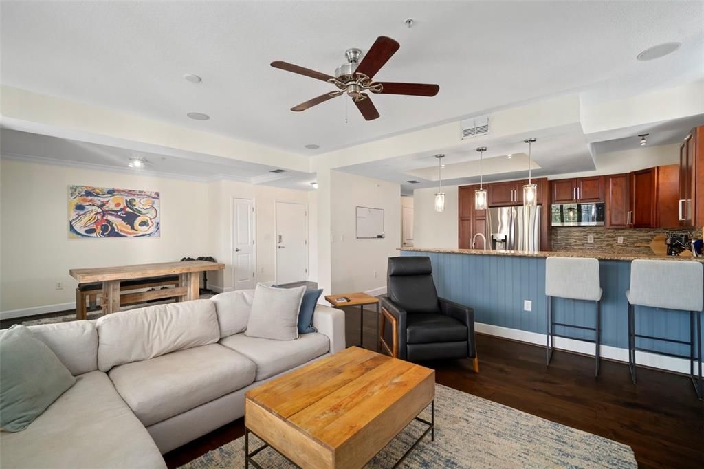 待售: $699,900 (2 贝兹, 2 浴室, 1404 平方英尺)