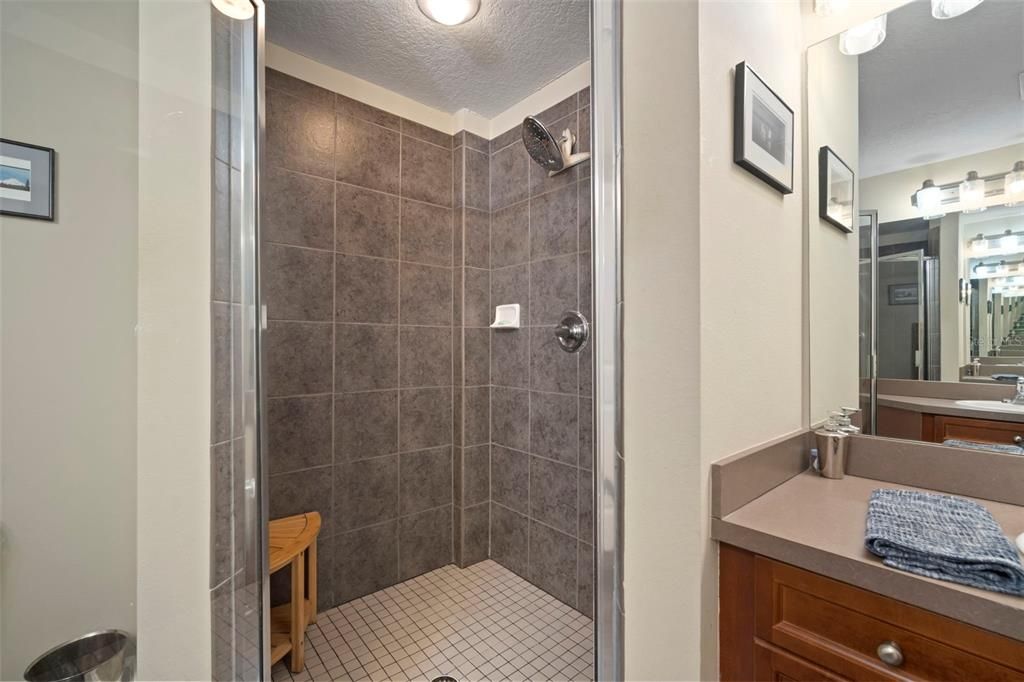 待售: $699,900 (2 贝兹, 2 浴室, 1404 平方英尺)