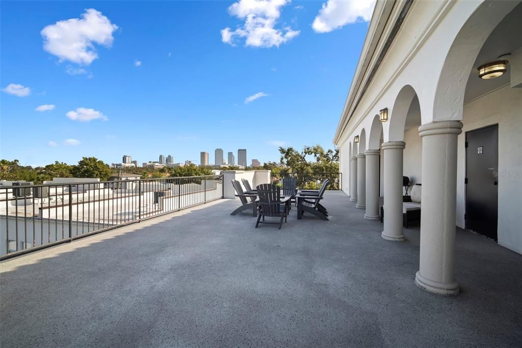 待售: $699,900 (2 贝兹, 2 浴室, 1404 平方英尺)